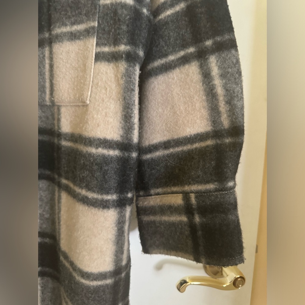 H&M Flannel Shacket - Picture 4 of 7